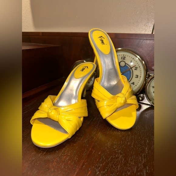 EUC Fioni yellow  Slip Resort Heels Sandals Women Size 8.5 - Picture 1 of 9